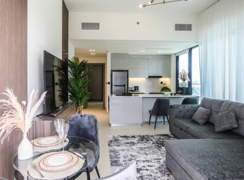 Apartment Stylish 2 Bedroom In Binghatti, Business Bay *