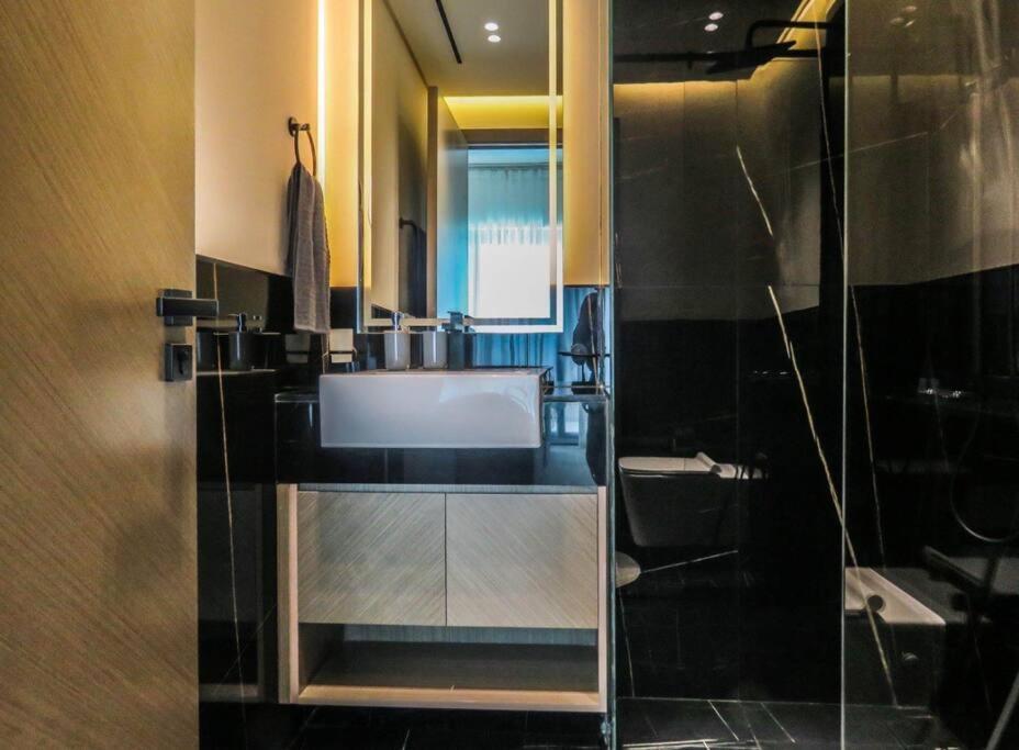 Stylish 2 Bedroom In Binghatti, Business Bay Dubai