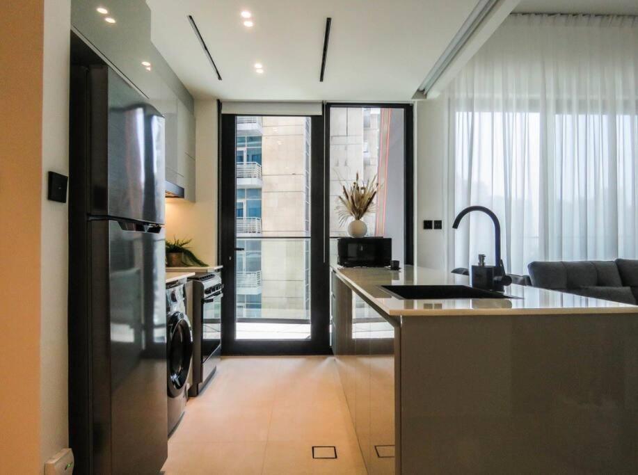 Stylish 2 Bedroom In Binghatti, Business Bay Dubai