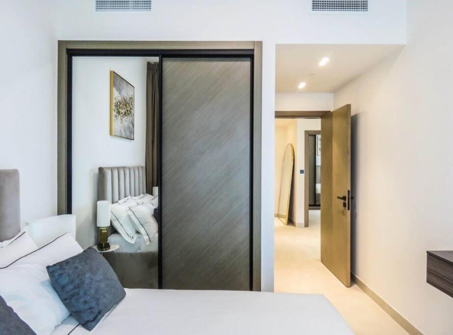 Stylish 2 Bedroom In Binghatti, Business Bay Apartment *