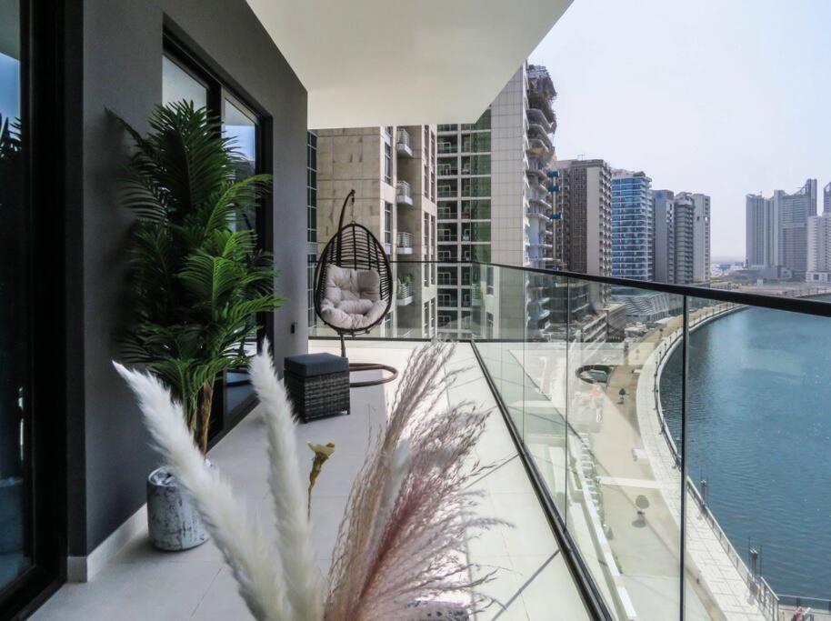 Stylish 2 Bedroom In Binghatti, Business Bay Apartment Dubai